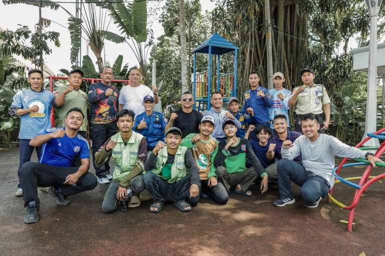 Jumsih di Lingkungan Balai Kota - Astaka Media